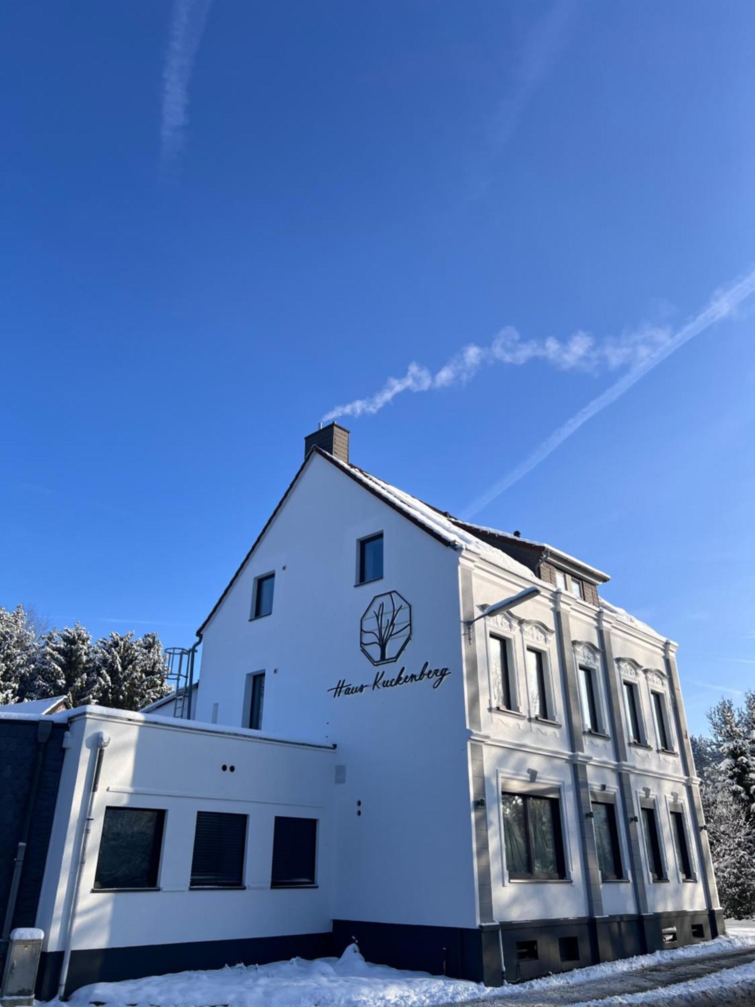 Hotel Haus Kuckenberg Burscheid Exterior foto